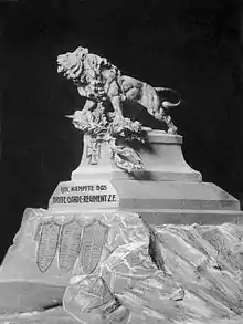 Monument au lion. Situé sur la route de Sainte-Marie-Aux-Chênes, le lion Allemand ouvrait sa gueule vers l'ouest pour "manger la France".