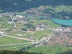 Intersection avec la sortie Interlaken-Ost (8) de l'A 8 et pont sur l'Aar.