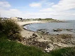 La plage de Locqueltas vue de l'ouest.