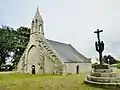 La chapelle et son calvaire.