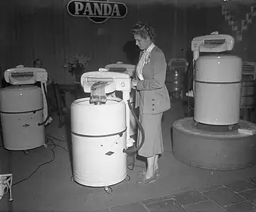 61e Jaarbeurs Utrecht, Machine à laver Panda, 1953.