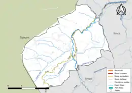 Carte en couleur présentant le réseau hydrographique de la commune