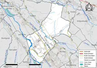 Carte en couleur présentant le réseau hydrographique de la commune