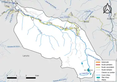 Carte en couleur présentant le réseau hydrographique de la commune