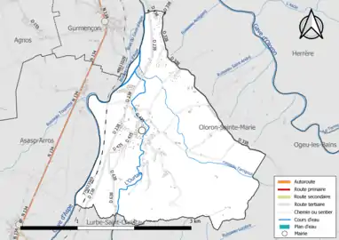 Carte en couleur présentant le réseau hydrographique de la commune