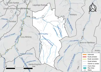 Carte en couleur présentant le réseau hydrographique de la commune