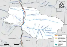 Carte en couleur présentant le réseau hydrographique de la commune