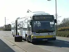 Bus n°655 sur la ligne 2B à l'arrêt Gare d'Adinkerque à La Panne en Belgique.