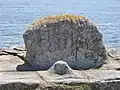 Trégunc (entre la Pointe de la Jument et la plage de Pendruc) : rochers façonnés par l'homme (forme arrondie et base circulaire horizontale), pouvant laisser supposer l'existence à cet endroit d'un ancien lieu de culte préhistorique 2.