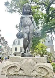 L'Enfant égyptien aux deux urnes dit « Le Bolomig », Douarnenez.