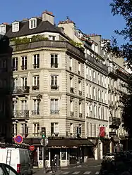 Rue Jean-Baptiste-Pigalle.