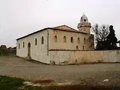 Façade principale de la mosquée.