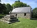 La chapelle Saint-Gonvel et sa croix monumentale 1.