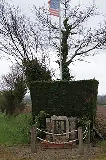 Monument du 712e Tank Bataillon sur le mont Castre au hameau de Beau-Coudray, au Plessis-Lastelle.