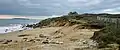 La plage de Kerouriec et, sur la pointe, les rochers de Fetan Léreg.