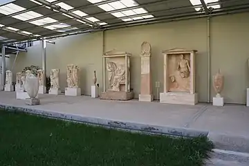 Stèles du cimetière nord du Pirée