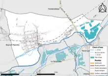 Carte en couleur présentant le réseau hydrographique de la commune