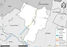 Carte en couleur présentant le réseau hydrographique de la commune