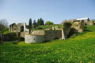 Vestiges du château (enceinte sud).