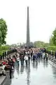 Autre colonne commémorative sur le Dnepr, le Monument aux morts de la Seconde Guerre mondiale, un 9 mai.