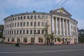 Le bâtiment semi-circulaire après sa reconsctruction soviétique.