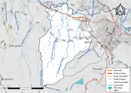 Carte en couleur présentant le réseau hydrographique de la commune