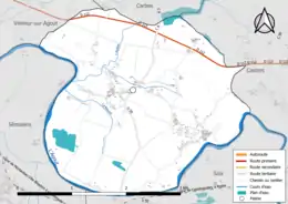 Carte en couleur présentant le réseau hydrographique de la commune