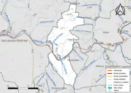 Carte en couleur présentant le réseau hydrographique de la commune