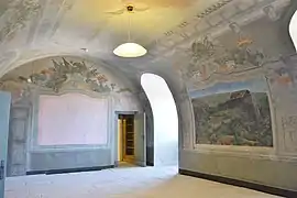 salon du premier étage, orné d'une fresque représentant le château et ses jardins