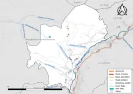 Carte en couleur présentant le réseau hydrographique de la commune