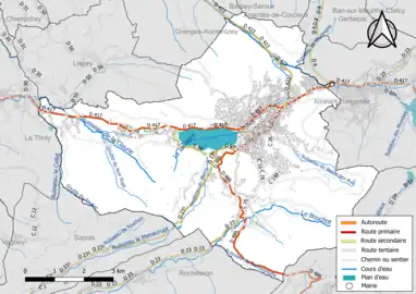 Carte en couleur présentant le réseau hydrographique de la commune