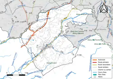 Carte en couleur présentant le réseau hydrographique de la commune