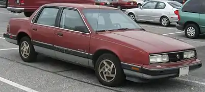 La berline Pontiac 6000 LE, modèle de 1989-1991.