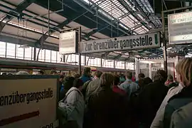 Quai de la S-Bahn menant à Berlin-Ouest en 1989.