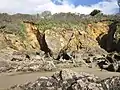 Les falaises entre la plage du Ris et celle de Trezmalaouen (vues de la plage découvrant seulement à marée basse) 1.