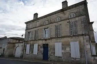 Pons, rue Charles de Gaulle