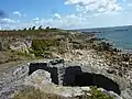 Ancienne fortification le long du littoral près du hameau de Saint-Julien-la-Grève