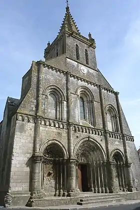 L'église Saint-Pierre.