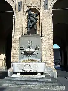 Copie du monument à Hercule et Antée.