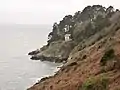 Falaises et maison isolée entre le fort du Mengant et le fort du Petit Minou.