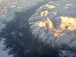 Vue aérienne de la vallée entre Saint-Jean-de-Maurienne et Val-Cenis