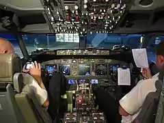 Piste de décollage depuis le poste de pilotage d'un Boeing 737