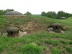 Champignons d'aération et tourelle de mitrailleuses du bloc 2.