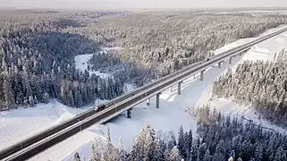 L'A121 au nord de Saint-Pétersbourg en hiver.