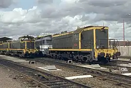 La 62030 stationne avec la BB 63783 à Bobigny le 18 septembre 1983.