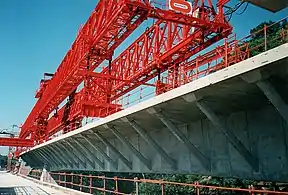 Viaduc de Rogerville, avec la poutre de lancement.