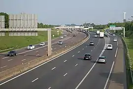 Vue de l'autoroute A5a et de la sortie 10a pour l'accès ouest de Lieusaint et Carré Sénart.