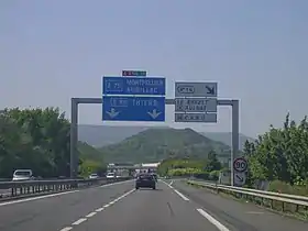 Vue du puy de Crouel depuis l'autoroute A75 avec à l'horizon le plateau de Gergovie.