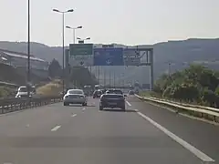 A72, avec candélabre d'éclairage, Sortie 16, avant la bifurcation A72/A47/N88 (Aire urbaine de Saint-Étienne)