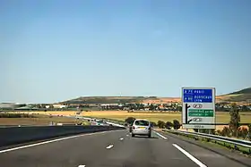 L'autoroute A75 au niveau de l'échangeur de Pérignat-lès-Sarliève à proximité de Clermont-Ferrand (Aire urbaine de Clermont-Ferrand)